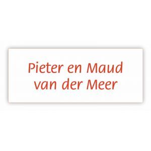 Kunststof naamplaatje wit tekst rood 10x4cm