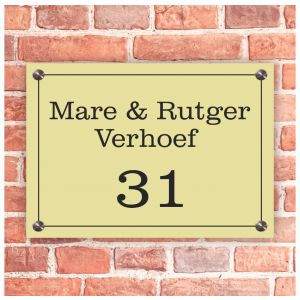 Naambordje voordeur rechthoek geel met zwart kader