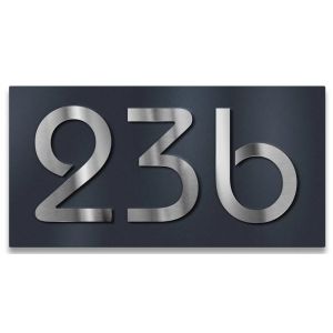 zwart mat huisnummerbord met RVS opliggende cijfers 24x12cm